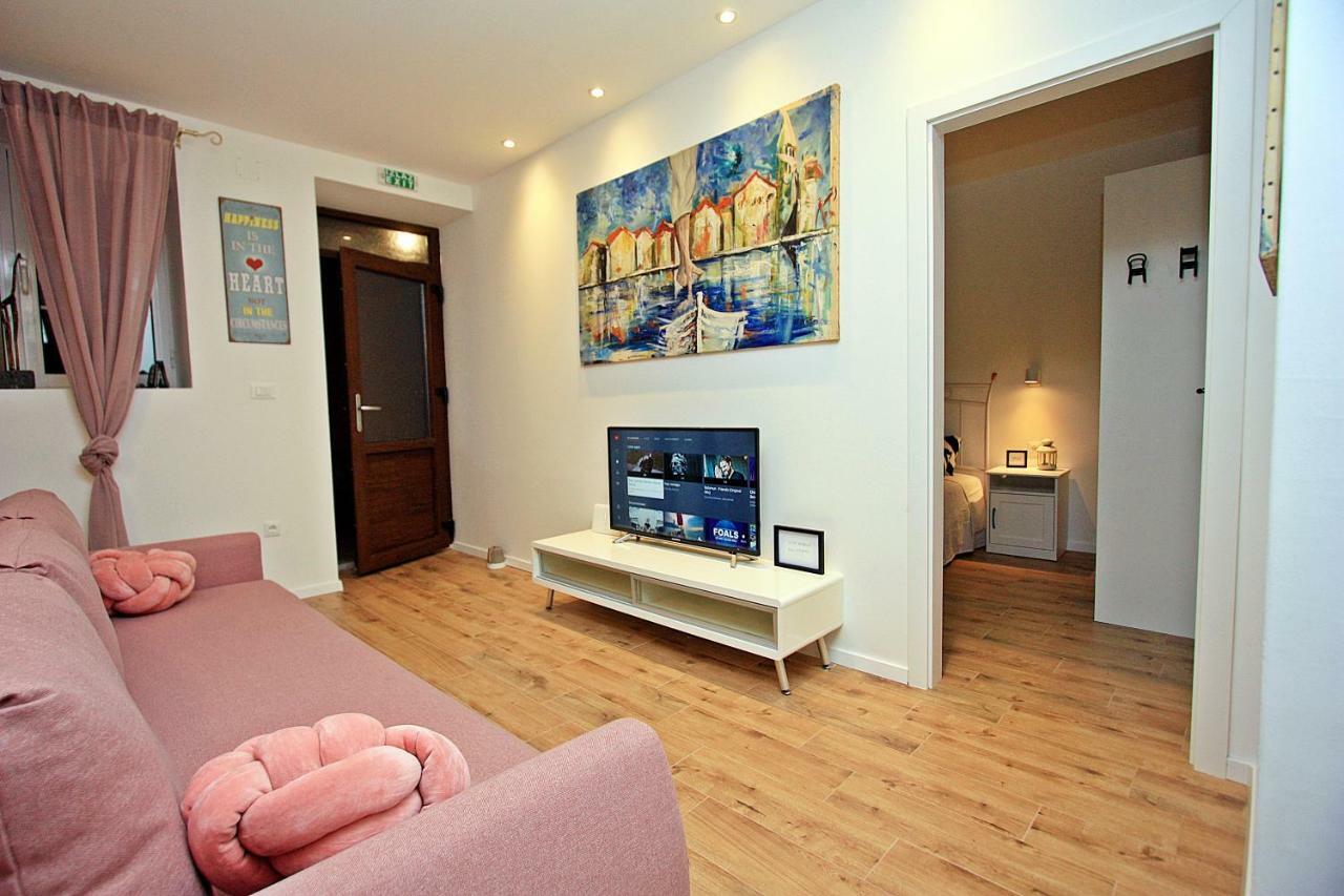 Apartman Michelangelo In The Centar Of Supetar Exteriér fotografie