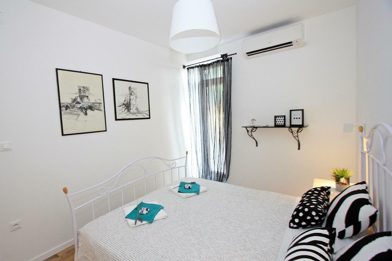 Apartman Michelangelo In The Centar Of Supetar Exteriér fotografie